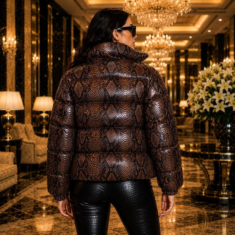 Giacca imbottita da donna con stampa pitone – Cappotto invernale oversize di lusso con cerniera e stile di tendenza, Damen-Lederjacke immagine 4