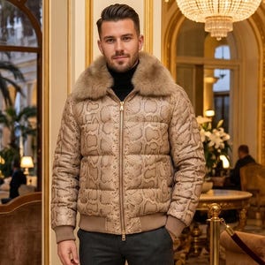 Herenjas van pythonleer met bontkraag | Luxe winterbomberjack met ritssluiting.