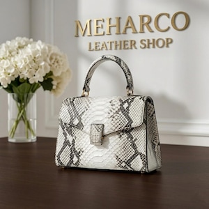 Bolso de mano Meharco blanco con estampado de piel de serpiente para mujer, bolso de cuero estructurado, bolso elegante con asa superior, bolso de estilo lujoso.
