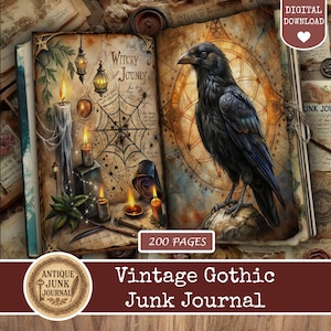 Könnte beinhalten: Ein Vintage Gothic Junk Journal mit 200 Seiten. Das offene Journal zeigt Illustrationen von Kerzen, einem Spinnennetz und einem Raben. Das Cover trägt den Text "Witchy Journal" und "Antique Junk Journal".