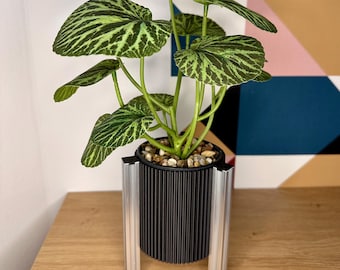 Minimalist flowerpot on aluminum legs | Two-tone modern 3D-printed flowerpot | Designer pot | Flowerpot