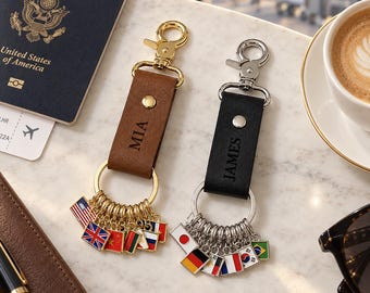 Individuell gestalteter Reise-Schlüsselanhänger mit Länderflaggen, personalisiertes Namensband, Souvenir vom Reiseziel, Rucksackanhänger, Geschenk für Abenteurer