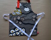 Size 2T-3T Toddler, Kids Cooking, Chef, Craft, Gardening Apron.  100% Cotton, Modern, Bold Grey Pattern, Red and White. Unisex