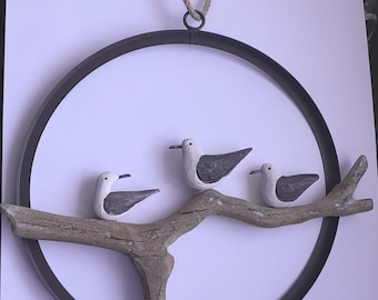 Décoration côtière de mouettes faites à la main sur du bois flotté
