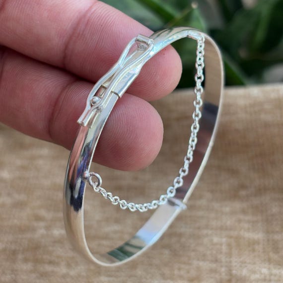 アクセサリー silver chain design cuff bangle bracelet Handcrafted Silver Bangle Bracelet With Safety Chain and Secure