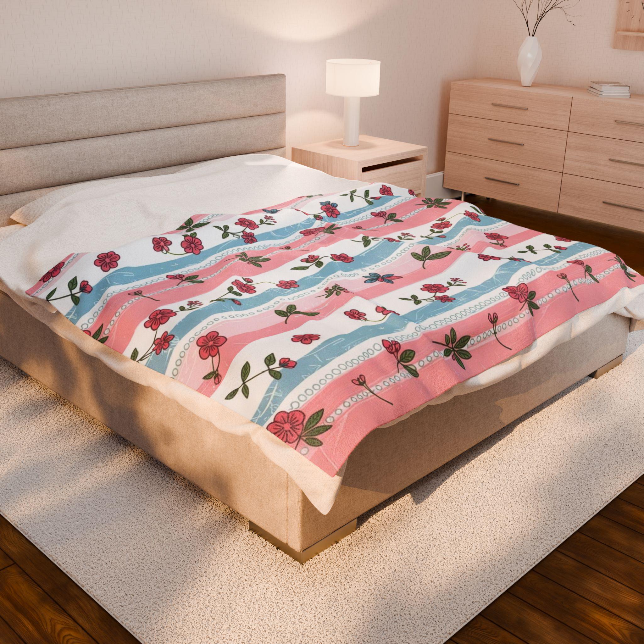 Discover Floral Plush Blanket - Cozy Velveteen Throw for Home Decor