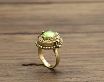 Victorian Style Green Poison Ring in Gold, Antique Filigree Secret Compartment Ring, Gothic Vintage Jewelry