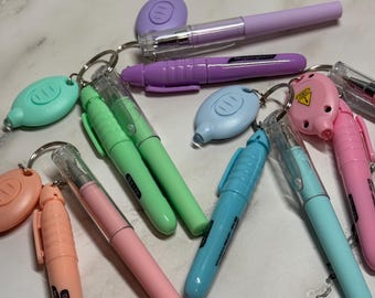 Pastel Pen Set mit Mini Licht. Abzeichen Reel Zubehör. Geschenk für das Pflegeheim. Krankenschwester Geschenk