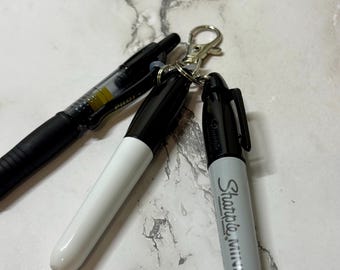 Akcesoria do breloka: Mini Sharpie, długopis żelowy G2 i marker suchościeralny