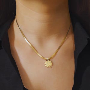 Collar de trébol de cuatro hojas de la suerte con colgante de oro y plata