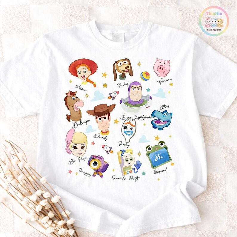 Maglietta Comfort Colors Toy Story, Maglietta "Lo sapevo, ti conoscevo", Maglietta TS e Toy Story 5, Maglietta Woody Buzz Lightyear, Maglietta "Hai un amico" immagine 3