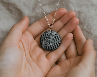 Collar con colgante de mapa de ciudad personalizado - Joya con mapa grabado personalizado - Regalo de viaje para ella o él