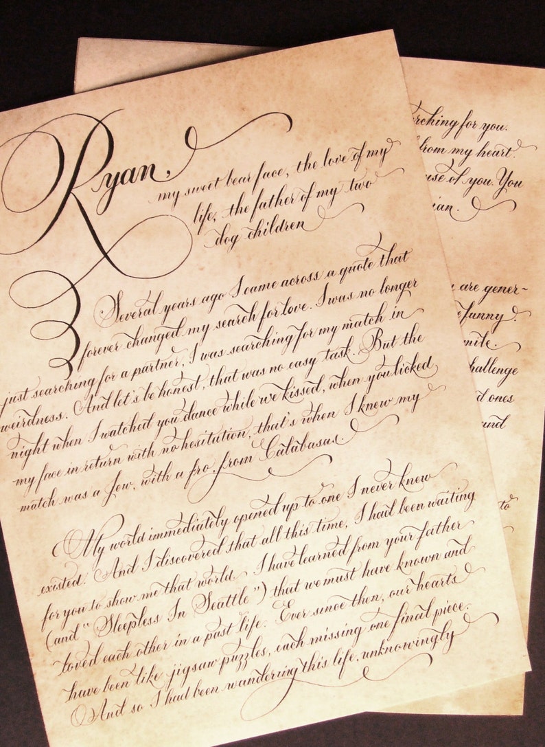 Puede incluir: Una carta escrita a mano en papel envejecido con letra cursiva. La carta comienza con el nombre "Ryan" y contin&uacute;a con un mensaje sincero sobre encontrar el amor y una pareja de vida.