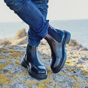 Chunky Sole Herren Schnürstiefel | Robuste Schwarze Leder Ankle Boots | Kappe Toe Slip-On Schuhe | Dicke Sohle Streetwear Herrenschuhe,
