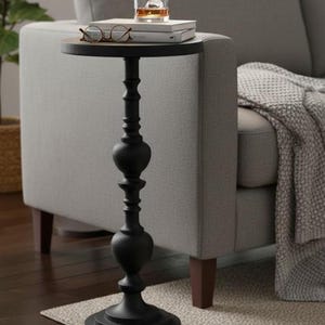 Handgjort mattsvart drinkbord i aluminium | Modern sidodekor