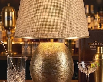 Abajur de mesa artesanal em latão com textura de crocodilo | Iluminação de destaque de luxo com acabamento antigo