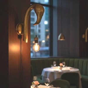 Handgefertigte Aluminium Flamingo Wandlampe | Antikes Messing-Finish Dekorative Wandbeleuchtung