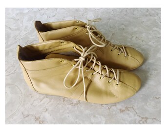 Chandlers Yellow Leather Booties Sz 8
