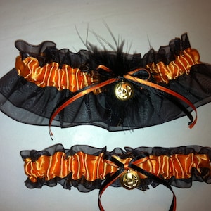 Skull Orange & Black Halloween Wedding Garter (or) Set - Skull Charm marabou feathers - Gothic Wedding - Plus Size Also -