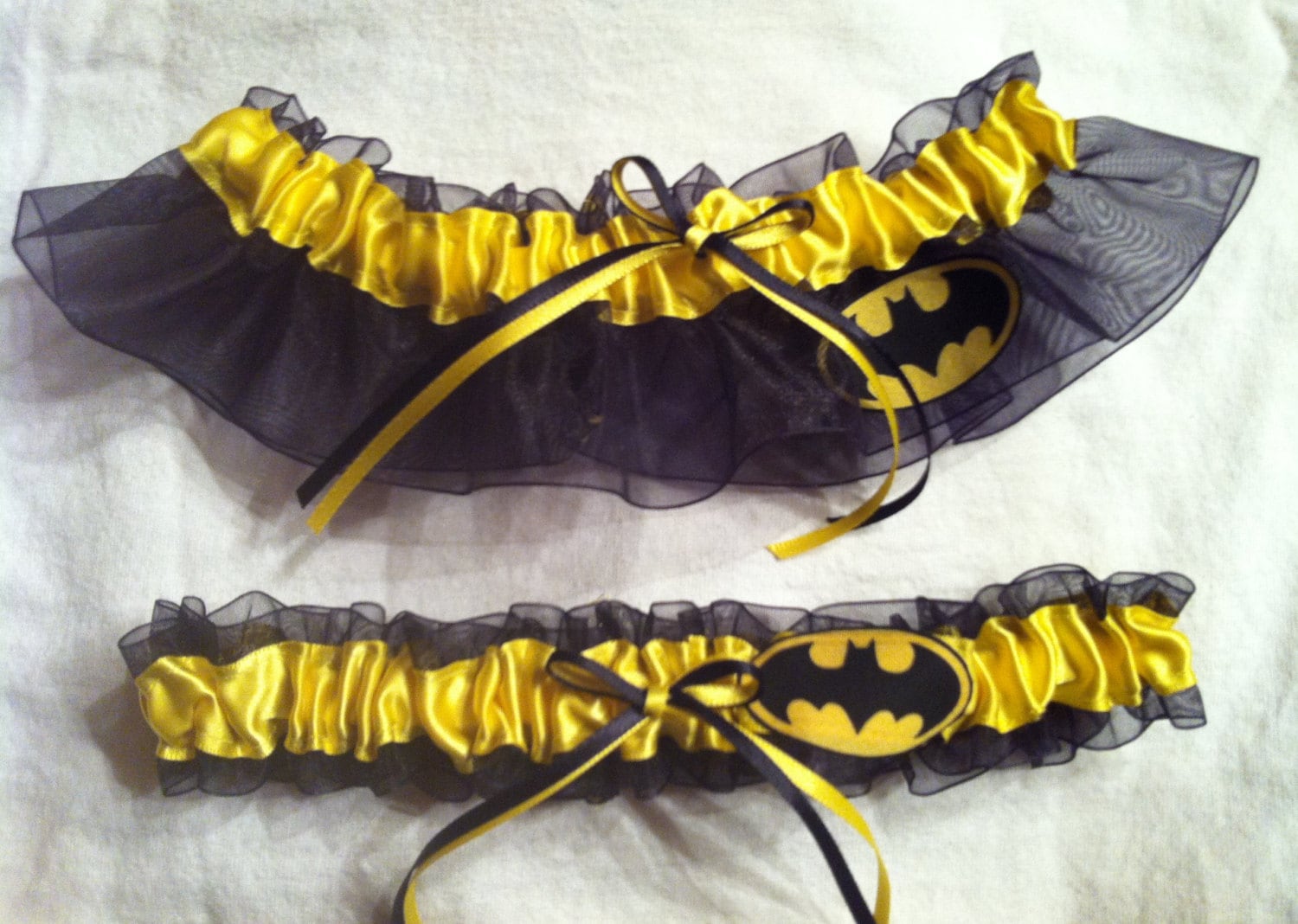 batman garter belt New Handmade Batman Wedding Garter Yellow Black Prom Superhero Garter main image 1