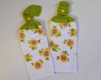Sunflower Print |  Crochet Top Towels |  Kitchen Towels | Set of Two | Classic Retro Kitchen Decor