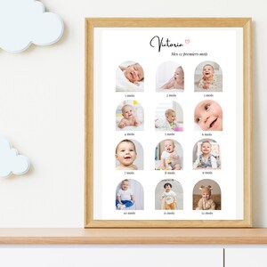 Könnte beinhalten: Ein gerahmter Druck mit zwölf Babyfotos, die jeweils einen Monat von 1 bis 12 darstellen. Der Druck trägt den Namen "Victoria" und den Satz "Mes 12 premiers mois". Der Rahmen ist hellbraun. Die Fotos sind in einem Raster angeordnet.