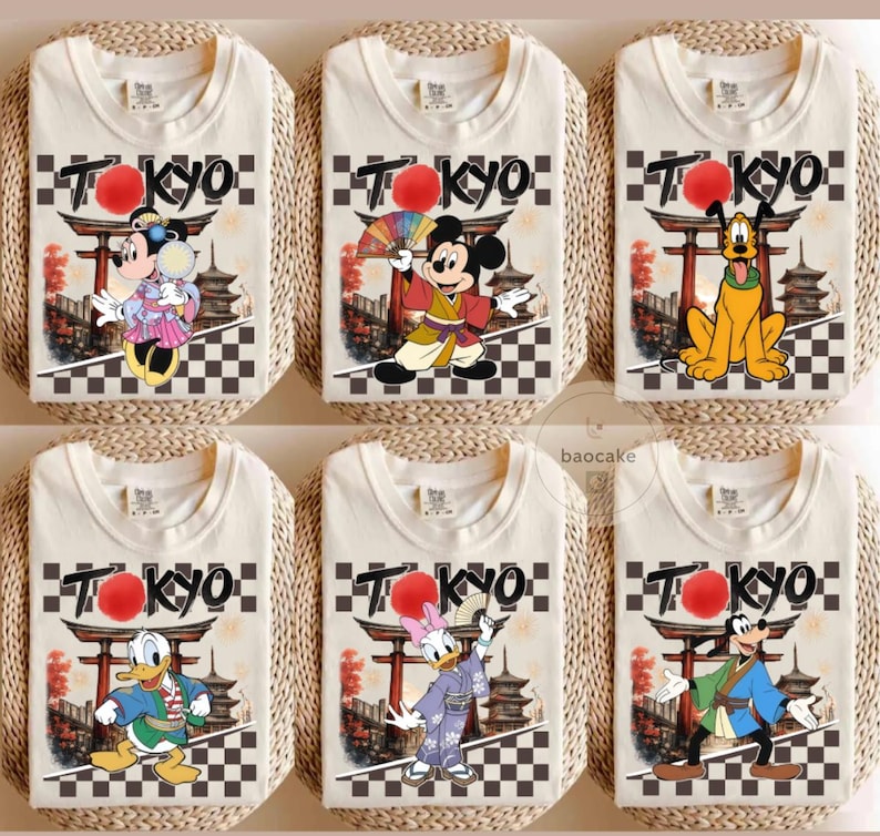 Camiseta de Mickey y sus amigos para el viaje a Disneyland Tokio 2026 con todos los personajes, camiseta personalizada para vacaciones familiares en Disney, camiseta estilo kimono de Mickey Japón imagen 1