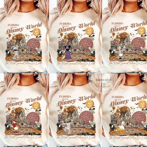 Op de afbeelding: Cr&egrave;mekleurige sweatshirt met een Halloween-thema Disney World-afbeelding. Het ontwerp bevat de tekst "Florida Disney World" en "The Most Scariest Place On Earth". De afbeelding toont stripfiguren, pompoenen en een kasteel.
