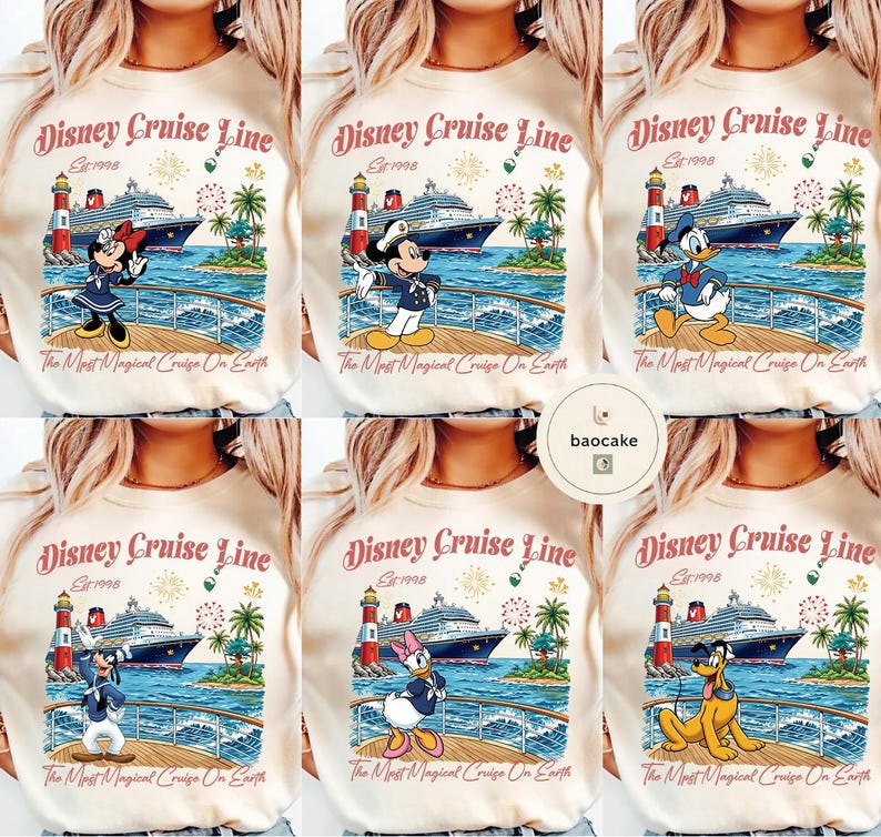 K&ouml;nnte beinhalten: Cremefarbene Sweatshirts mit Disney Cruise Line-Grafiken. Jedes Shirt zeigt einen anderen Disney-Charakter, darunter Mickey, Minnie, Donald, Daisy, Goofy und ein Kreuzfahrtschiff. Der Text lautet "Disney Cruise Line Est. 1998" und "The Most Magical Cruise On Earth."