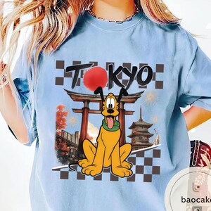 Camiseta de Mickey y sus amigos para el viaje a Disneyland Tokio 2026 con todos los personajes, camiseta personalizada para vacaciones familiares en Disney, camiseta estilo kimono de Mickey Japón imagen 8