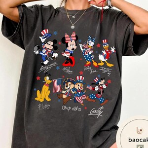 Mickey & Friends 4th Of July T-Shirt Sweatshirt, Disney Vacation Trip Tee, Patriotic Mickey Family Matching Trip 2026 Shirt Gift bild 10