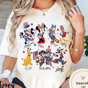 Mickey & Friends 4th Of July T-Shirt Sweatshirt, Disney Vacation Trip Tee, Patriotic Mickey Family Matching Trip 2026 Shirt Gift bild 2