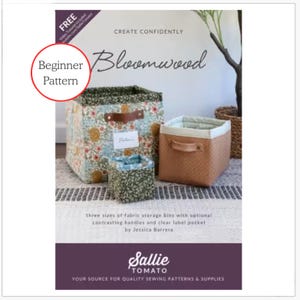 Könnte beinhalten: Bild von Stoff-Aufbewahrungsboxen in drei Größen, mit optionalen Kontrastgriffen und einer transparenten Etikettentasche. Die Boxen sind in floralen und gewebten Mustern gehalten. Der Text "Bloomwood" und "Beginner Pattern" sind sichtbar.