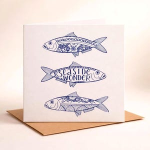 Blaue Makrelen Karte – Seaside Wonder Küsten Kunst, Inspiriert von Meereskeramik