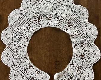 Hand Crochet Irish Detachable Vintage White Cotton Lace Collar with Covered Buttons