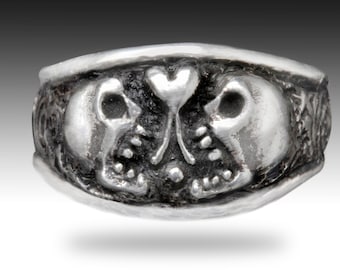 Skull Ring, Sterling Silver Skull Ring with a Heart - small size