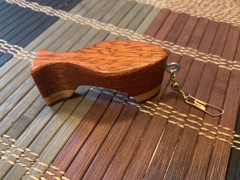 Soporte magnético para caña de pescar con mosca / Regalo para pesca con mosca / Regalo para el Día del Padre / Regalo para pescadores / Cumpleaños / Protector de caña / Accesorio de pesca único imagen 2