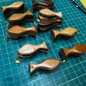 Soporte magnético para caña de pescar con mosca / Regalo para pesca con mosca / Regalo para el Día del Padre / Regalo para pescadores / Cumpleaños / Protector de caña / Accesorio de pesca único imagen 5