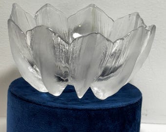 Kosta Art Glass Flower Bowl – Swedish Mid-Century Decorative Glass