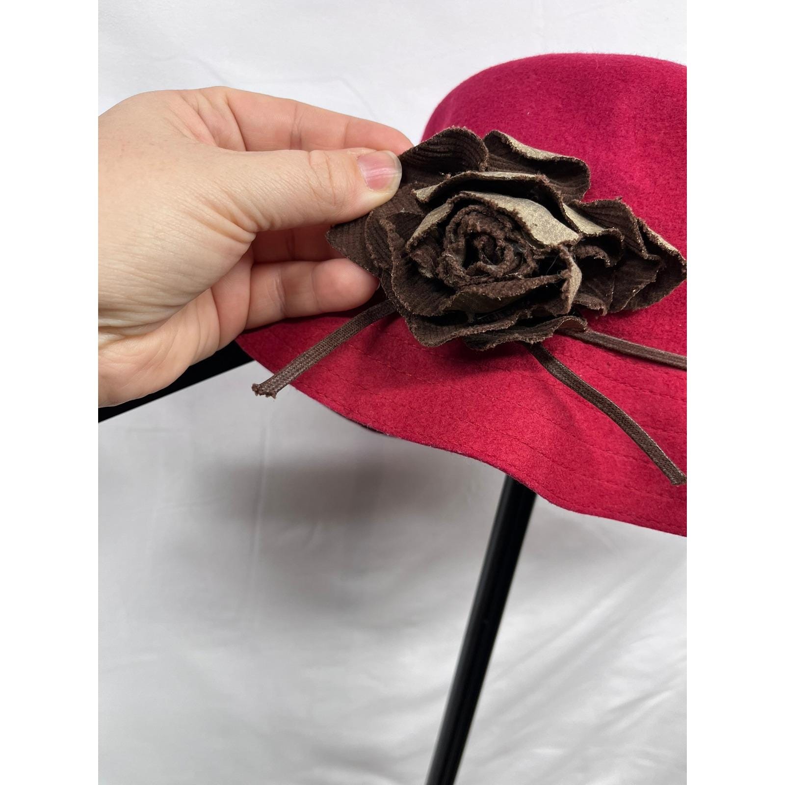 Antonello Serio Women\'s Vintage Red 100% Pure Wool Felt‎ Cloche Hat with Flower Cloche Red 100% Wool Vintage Hats for Women for sale | eBay main image 4