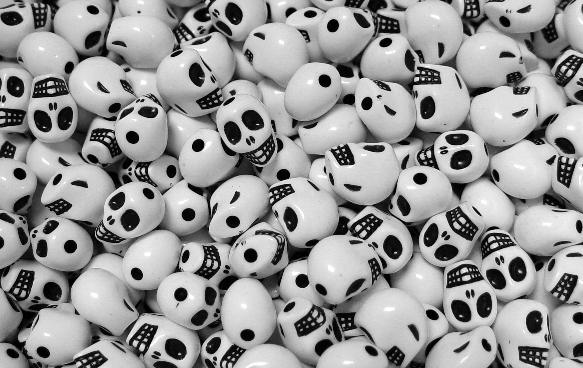 JOLLY STORE Crafts Skull Beads Antiqued Ivory Color