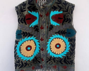 Chaleco Suzani de terciopelo con estampado floral hecho a mano / Chaleco floral bohemio / Chaleco Suzani de estilo vintage / Chaqueta de terciopelo estilo cottagecore / Regalo artesanal para ella