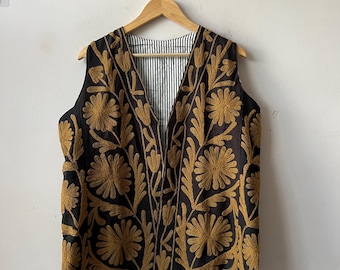 Samt Suzani Weste Weste | Bestickte usbekische Jacke | Ärmelloser Mantel im Vintage-Stil | Geschenk für sie | Schicker Westenmantel | Weste