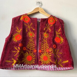 Chaleco/Chaleco corto indio bordado Suzani hecho a mano, Chaleco bohemio, Chaqueta tipo chaleco con bordado floral, Regalo para ella imagen 2