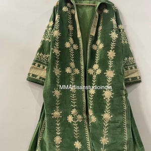 Kimono Suzani de terciopelo / Abrigo largo bohemio bordado a mano / Kimono floral / Kimono largo cálido de invierno / Regalo para ella