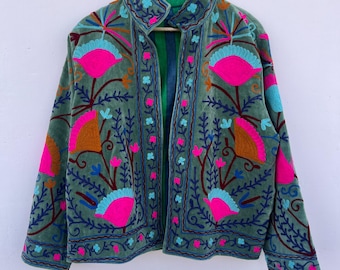 Chaqueta de terciopelo con bordado Suzani / Abrigo tipo kimono bohemio reversible / Prendas de abrigo de terciopelo Suzani / Chaqueta de invierno de terciopelo floral / Regalo para ella
