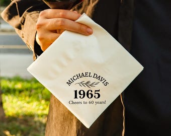 Servilletas de cóctel personalizadas para 60 cumpleaños, nombre y año personalizados, decoraciones para fiestas, decoración de mesas y regalos de fiesta para adultos.