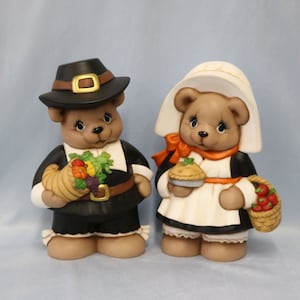 Keramische pelgrimberen, handgeschilderde berenpelgrimset, pelgrim met hoorn des overvloeds en fruitmand, decoratie voor Thanksgiving, decoratieve pelgrim