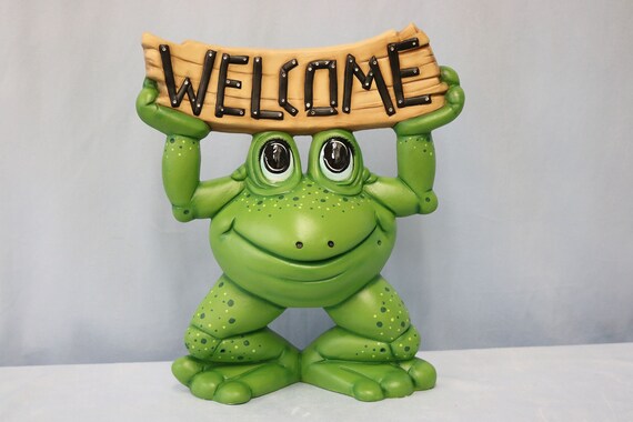 Hand-painted Ceramic Frog Welcome Sign: Spotted Green Toad
