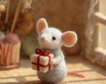 Needle Felted Mouse Figurine – Handmade Wool Mouse Doll, Cute Mini Animal Sculpture, Cottagecore Desk Decor, Collectible Gift